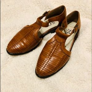 vintage woven strap shoes